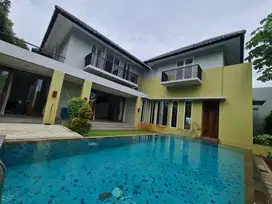 Disewakan Rumah 2 Lantai Modern di Kemang Jakarta Selatan