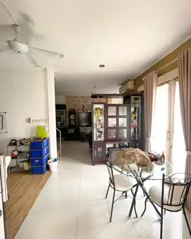 RUMAH POSISI HOOK 2 LANTAI LEGENDA WISAT CIBUBUR JAKARTA TIMUR
