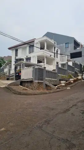 Rumah dijual Murah, Luas Asri, 2Lt. Bukit Golf Riverside Cibubur Bogor