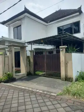 For sale rumah cantik 2lt 2are lingk perumahan lukluk anggungan mengwi