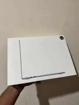 Macbook air M4 sky blue 16/512 garansi resmi blibli
