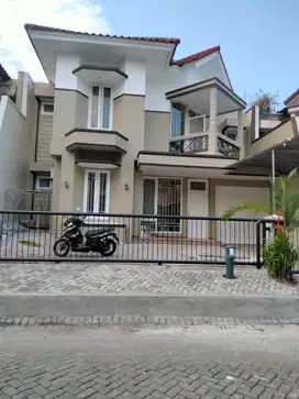 Disewakan Rumah Bagus & Terawat Dharmahusada Regency V dekat Mall GM