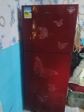 Dijual hari ini kulkas 2 pintu siap pakai bikin es batu jadi bos