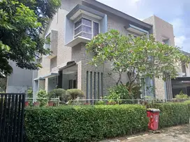Dijual Rumah Hoek di komplek the Bamboo, Bambu apus, jakarta