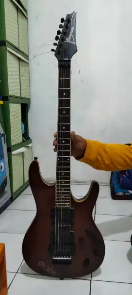 Di jual gitar listrik