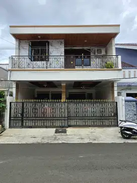 Rumah Second Dalam Komplek One Gate Jalan Lebar Di Duren Sawit Jakarta