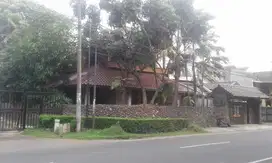 Rumah Megah Hook Di Bintaro Jaya Sektor 1, Jakarta Selatan (BU)