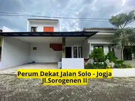 Rumah Dalam Perum dekat Transmart Babarsari Utara Jalan Solo