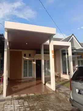 Dijual Rumah  di cluster Somerset Mutiara Gading City Bekasi