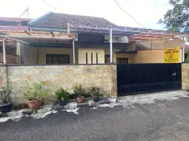 RUMAH DISEWA/JUAL 35 /thn /935 jt harga jual..NEGOOOO