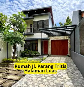 Rumah Dekat Jalan Parangtritis Halaman Luas