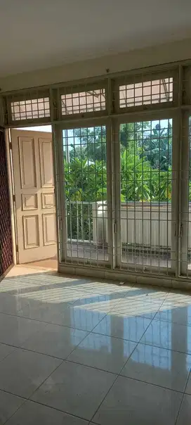 A191 Jual Rumah Second Ready Murah di Komplek Intercon Kebon Jeruk
