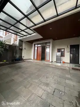 Disewakan rumah semi furnished dikomplek pejaten jakarta selatan