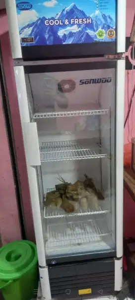 Jual showcase sanwoo 4 rak baru pake 6 bulan