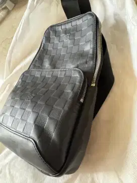 Tas Louis Vuiton Nomber Seri MB0221