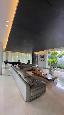 Rumah Mewah 3,5Lt Luas 1130m2 25x45 8+1KT SHM di Lotus Palace PIK