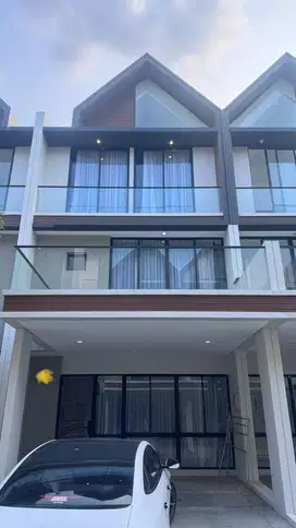 JUAL RUGI RUMAH OSAKA RESIDENCE PIK 2 UK 6x10 (3 LANTAI) FULL FURNISH