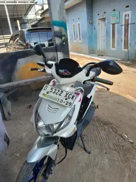 Di jual karena udah bosen mau ganti motor