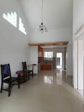 DISEWA RUMAH 2LT SEMIFURNISH SIAPHUNI SEJUK BAGUS DKET AEONMALL SSR827