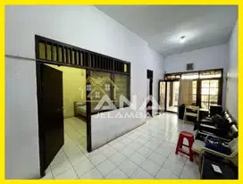 ANA RUMAH HITUNG TANAH UK 5.5X20M DI KOMPLEK KAVLING POLRI JELAMBAR kb