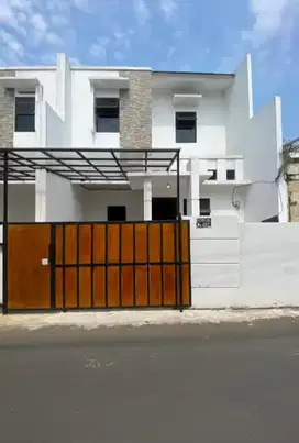 Rumah baru bisa disewakan di ampera cocok buat hunian