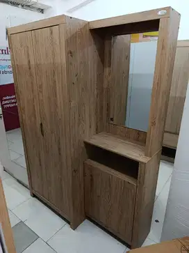 Lemari dan meja rias