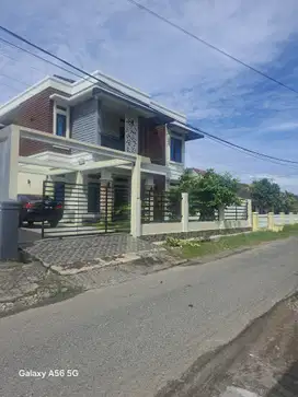 RUMAH MEWAH 2 LANTAI DIBELAKANG PIZZA HUT