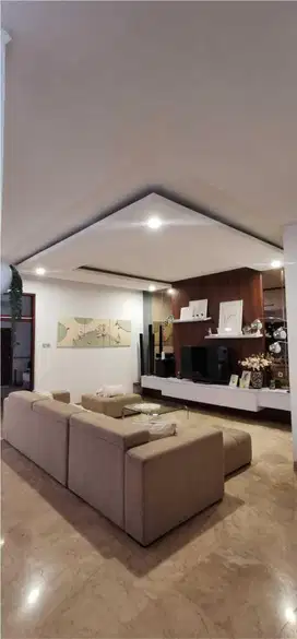 Dijual Rumah Taman Kedoya Baru, Jakbar 4+1BR Furnish Luas Tanah 300m2