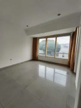 Disewakan Rumah 3 Lantai di Cluster Grand Puri Grisenda PIK 1