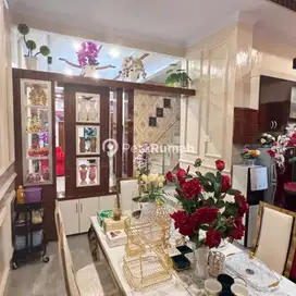 VILLA Jl. KAPTEN RAHMAD BUDDIN KOMPLEK ROYAL MANSION - DAERAH MARELAN