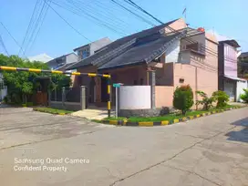 Rumah dengan konsep jawa bali dekat pusat olahraga turun harga