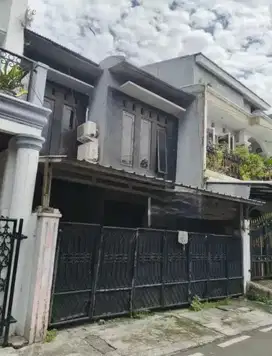 Rumah Minimalis LT 100 Meter di Taman Malaka Pondok Kelapa