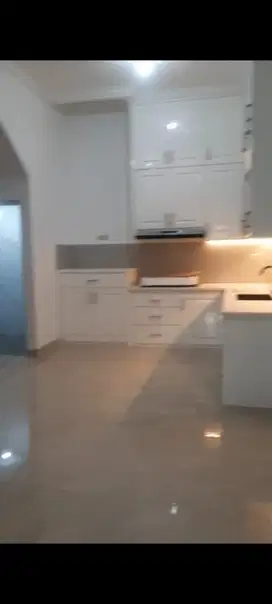 Disewa rumah 3 lantai di Vikamas Tengah Kapuk Muara