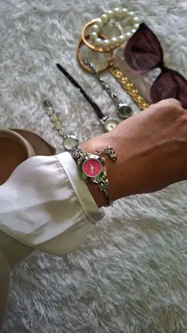Jam Tangan Wanita Vintage Collection Hello Kitty