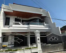 Rumah Elite 3 Lantai Modern di Jalan Nangka Denpasar