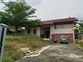 Disewakan Rumah Halaman Luas