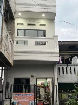 Dijual Rumah Usaha 3 Lantai Jelambar Baru
