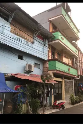 Dijual rumah di gg lautze pasar baru termurah