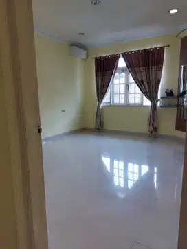 J Rumah disewakan Duri kosambi baru Blok H Uk 8x15 2 1/4 lantai