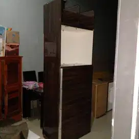 Dijual lemari gantung kondisi mulus minim pemakaian