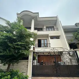 Rumah Permata Buana Luas favorit 200 m2 - Bangunan Mandiri. Langka