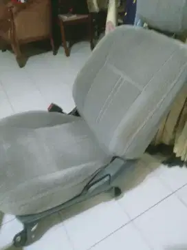 Jok mobil Toyota Kijang.