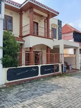 Dikontrakkan.
Rumah 2 lantai
Sendang Indah Dekat Terminal Jomnor