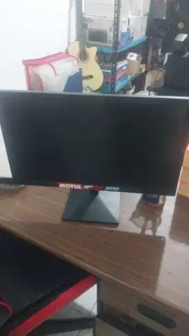 di jual monitor Lg 24 inch masih mulus nominus