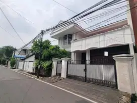 Jual Cepat Rumah lokasi strategis di Jalan Besar Tomang Jakarta Barat