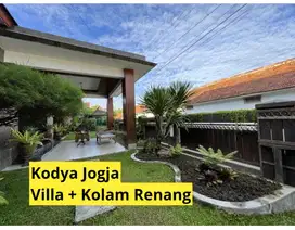 Rumah Mewah Kota Jogja Dekat Malioboro Ada kolam Renang