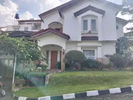 Rumah siap huni  dan semi furnished di Tubagus ismail sayap Dago