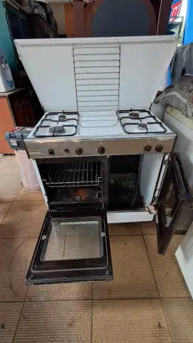 Kompor vintage jadul 4 tungku, 1 alat panggang oven