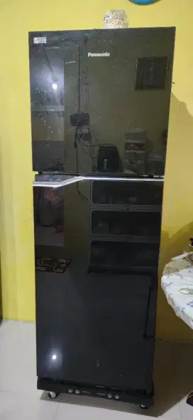 Kulkas Panasonic 2 pintu glitter