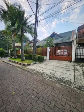 LEBAK BULUS RUMAH LAMA TERAWAT SIAP HUNI  BEST PRICE
